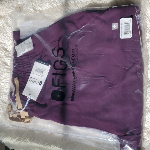 FIGS DEEP PURPLE XS SCRUBS SET Ltd edition - Picture 2 of 7